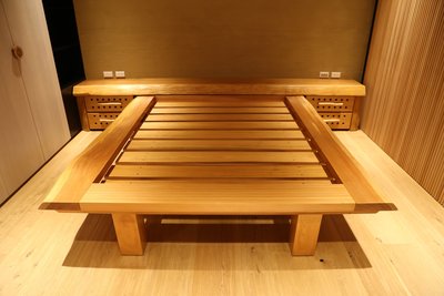 【原味手工家具】寮國檜木雙人床架+床頭櫃-台南 原木 家具