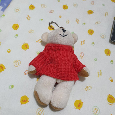 曾小舖紅色針織上衣泰迪熊填充玩具吊飾。手腳可動 絨毛玩具 布娃娃 抓娃娃機 包包吊飾 掛飾 收藏 禮物 生日禮物 交換禮物