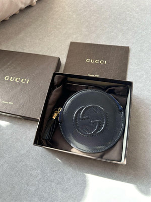 Gucci 真品 用過2次就收藏 97新 外觀完好 深藍、小流蘇拉鍊 零錢包，海軍藍 漆皮 圓餅小錢包