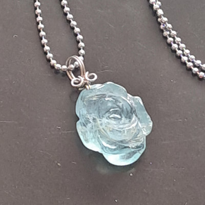 【開運如意閣】A01海水藍寶石-天然海藍寶~銀K頭胸墜+項鍊-玫瑰造型~象徵和平 愉悅 幸福