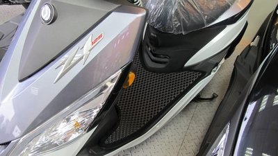 光陽EZ125*三陽達可達50*Z1-125雙層止滑減震機車腳踏墊底部防滑顆粒不鎖螺絲