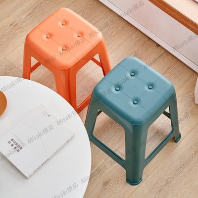 塑料凳子特厚家用客廳北歐靠背椅子可疊放方凳簡約餐桌膠板凳高凳鐵板凳-Misaki精品