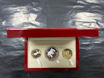 A026-台灣銀行102年蛇年生肖套幣，幣佳，紙盒佳，有收據