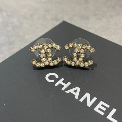 Chanel 耳環 LOGO復古金耳環 《精品女王全新&amp;二手》