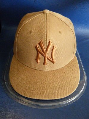 少見MLB 洋基隊隊長基特所屬洋基棒球隊超棒超正超夯款超級好搭~洋基王建民~加送透明帽盒