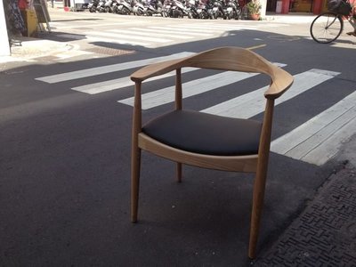 【 一張椅子  】Hans J.Wegner The Chair 牛角 餐椅．復刻版