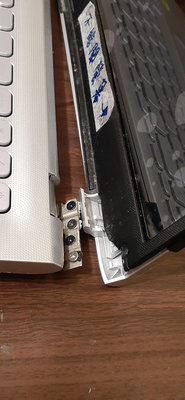 ASUS Vivobook X512F 15吋霧面窄邊框筆電(i5-8265U/MX250/500GSSD) 功能都正常使用 品相如圖 狀況: 光斑 A殼有毀損
