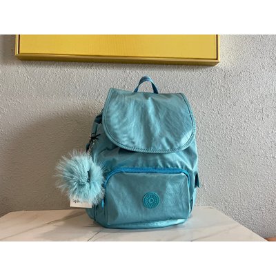 全新 Kipling 猴子包 CITY PACK 中號 K15635 金屬藍綠 翻蓋休閒旅遊包雙肩背包 後背包 書包