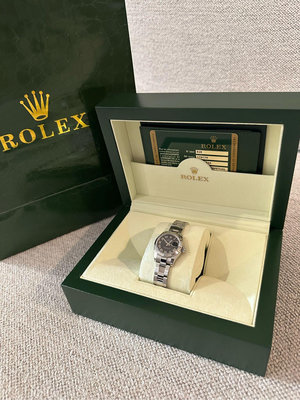 Rolex 98 新 收藏 少使用 女錶 小巧精緻、實用、可日常配戴的 勞力士 錶款，配件：手錶盒、保卡、小冊、紙袋 現貨親拍