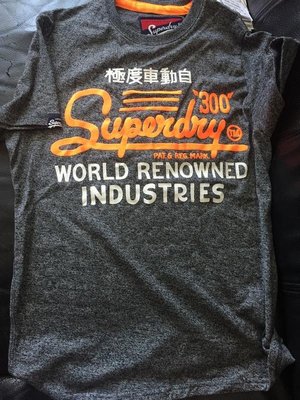 SUPERDRY 極度乾燥 LOGO商標膠印及裂印效果 100%全新原廠真品 圓領短䄂T恤 男生 M號 麻灰色