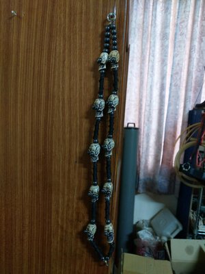 泰國骷髏頭力泥佛牌鍊（2掛）法線纏繞的部分是符管（10根）使用約半年。