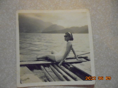 早期懷舊泳裝美女黑白照片6*6公分1張*牛哥哥二手藏書