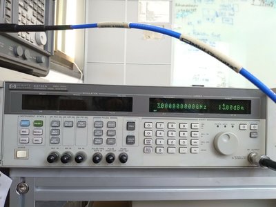 HP Agilent 83732A 10MHz-20GHz Synthesized Signal Generator