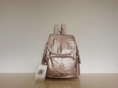 【熱賣精選】Kipling k12671 金屬玫瑰淺粉 小型後背包