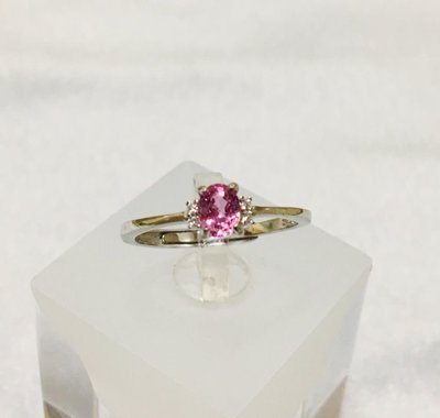 珍奇翡翠珠寶首飾-戒指系列055-天然粉紅色藍寶石，濃郁櫻花粉色，乾淨迷人，火光最爆閃，搭配簡單925銀白k鋯石戒台
