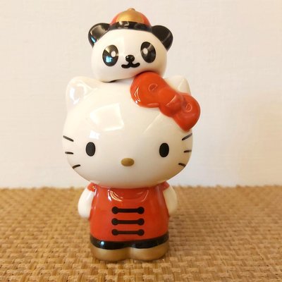 o99. 2018年kitty瓷器公仔 陶瓷醬汁罐 高約10公分