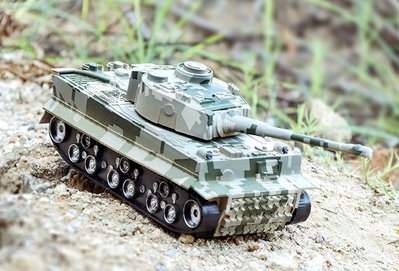 美的遙控坦克戰車-新遙控坦克模型中型對戰坦克兒童軍事玩具車遙控車