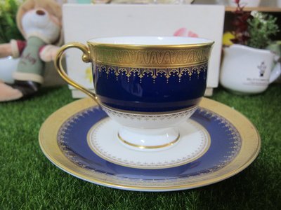 日本製 [ 頂級EXECUTIVE COLLECTION ]~鳴海NARUMI骨瓷金彩君王藍帶系列~茶杯咖啡杯組1杯1盤