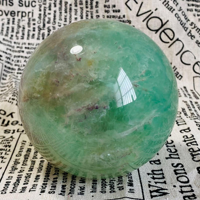 C592天然紫綠螢石水晶球擺件綠色水晶原石打磨屬木客廳辦公家