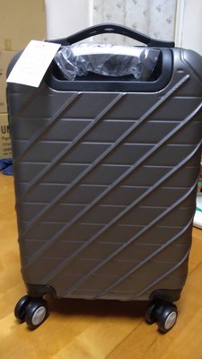全新未拆louissy 20吋ABS登機箱/行李箱（灰色菱格紋）淨重2.6kg，尺寸：37x26x59cm