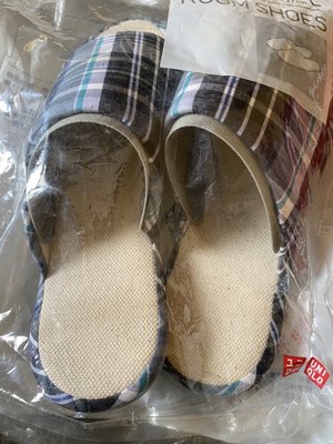 Uniqlo 藍色格紋 家居拖鞋 L尺寸~27cm 特價:399元 男女都可穿 產品如圖中所示 僅有一雙