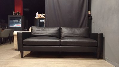 Hodern Loft Black sofa 工業風半苯染全牛皮訂製沙發+高密度泡棉羽絨內裡+老木風化實木腳座，請鑑賞