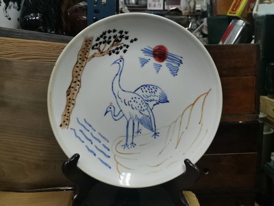 典藏台灣早期圓型少見的松柏雙鶴,豔陽的老魚盤一支,罕~~少~~!
