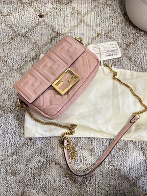 【預購】Fendi Baguette mini 沙漠玫瑰粉色迷你法棍包 斜背包 側背包 單肩包 肩背包 手提包 手拿包