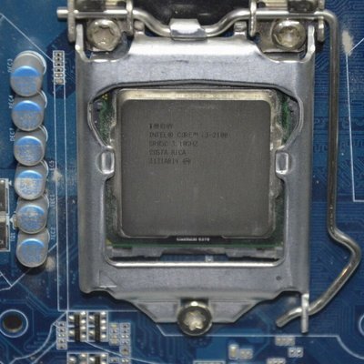 i3-2100處理器+技嘉GA-H61M-S2-B3主機板+DDR3 8G記憶體、含風扇與擋板〈自取佛心價1599〉