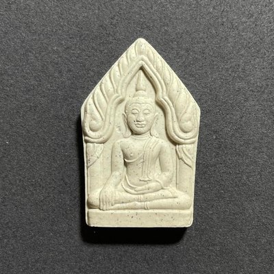 Lp Ruay龙婆瑞，Wat Tako瓦塔郭，2550年，坤平佛，粉料大模，带原庙盒。萨玛空卡
