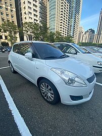 高雄鼓山區 8萬  SUZUKI SWIFT 2011年 1.4L  實車認證～