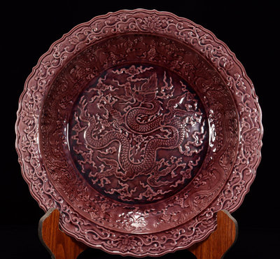 中國古瓷 明弘治年醬釉雕刻龍紋盤8*40m8000RT-6741
