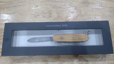 Victorinox 維氏 2013  年限量版 大馬士革鋼瑞士刀 Explorer Wood 1.6703