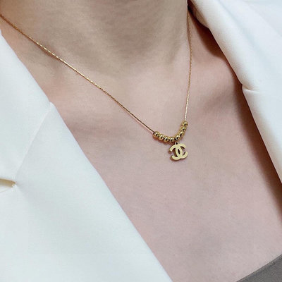 新款香奈兒Chanel最新款雙C黃金珠子吊墜項鏈K精鋼保色超個性，百搭款特別特別贊，整體細節常令人驚喜，設計 NO106084