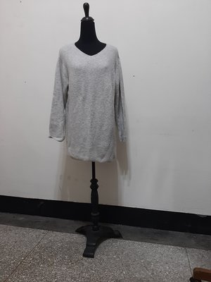 超值 九成新 ~ 日本品牌  DECOY MORE  鐵灰色毛衣 尺寸: L