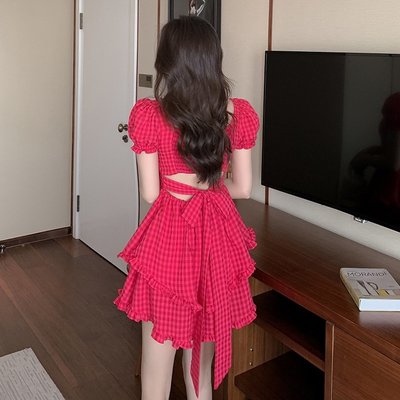 奢衣著-主流女裝S-XL��韓系格子洋裝��時尚短裙夏新款紅色格紋露腰甜美少女高級感收腰紅色連衣裙子 短版洋裝 綁帶洋裝-質量保證