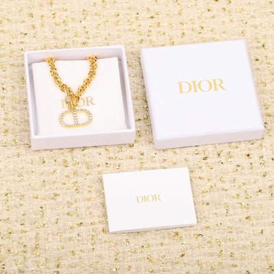 【少女館】Dior項鏈迪奧CD字母鑲鑽項鏈時尚施華洛世奇吊墜氣質顯瘦鎖骨鏈choker脖鏈頸鏈WDC597