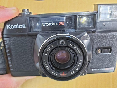 不確定好壞早期底片相機，konica c35 mf當擺飾品出售，沒有電池。