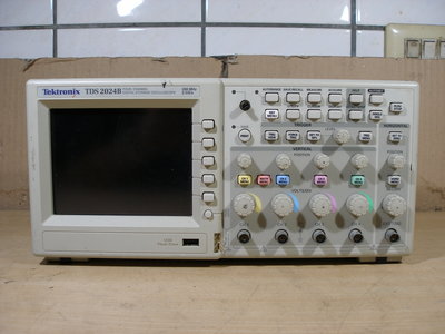 Tektronix  TDS 2024B 200 MHz/2GS/S 4軌數位示波器