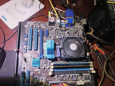 華碩 AMD套餐:8G DDR3 +athlon II x4 640 四核心+主機板 M5A78L-M/USB3.0 Win10 系統安裝正常 附檔板SATA線