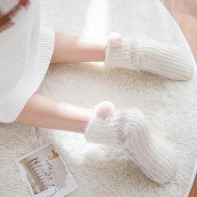 冬季保暖襪子女珊瑚絨居家鞋襪日系加絨加厚可愛毛球軟妹睡眠女襪*特價優惠