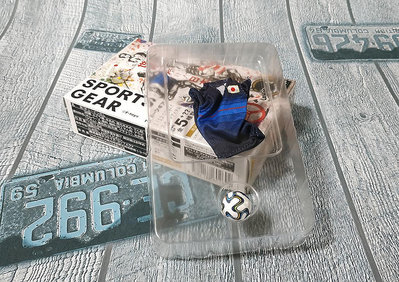 日本 【F-TOYS】SPORTS GEAR 1/12運動用品配件－1盒。－－足球-－－模型 盒玩－－－