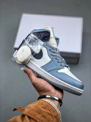 Nike Wmns Air Jordan 1 Mid GS”Light Smoke Grey “AJ1喬