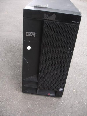 【電腦零件補給站】IBM eServer xSeries 240 伺服器 (熱插拔電源 x1) 硬碟請自備