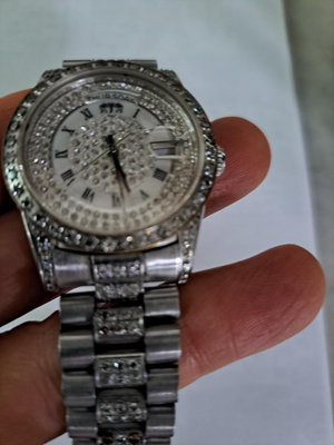 二手瑞士機芯機械錶，，使用痕跡歲月痕跡鑽石有點退色，正常使用中。
