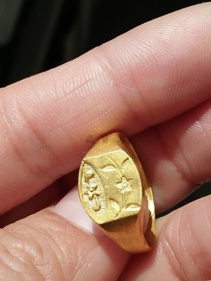 藏寶閣 （老銀飾品）奉天雙和金店足赤圖案分兩部分線條好老金戒指裏這麼風雅的少見 Cchg7495