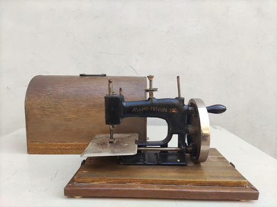 手搖古董縫紉機老式進口小型衣車
