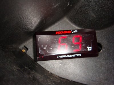 駿馬車業 KOSO 超薄型水溫表 也可當油溫表 藍/紅色數字 全車系都可裝 (中和)
