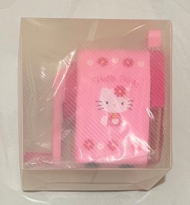 （贈送）Hello Kitty 迷你削筆機+保溫保冷隨手杯+三角自動鉛筆+造型尺 贈送   Hello Kitty 立體吊飾+紅包袋+公仔