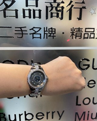 名品商行 2手名牌 Chanel經典款 超美J12鑽石錶鈦陶瓷 33mm 原裝鑲鑽  狀況90成新 参考圖片 附保卡 盒子 錶節 附本店購買證明